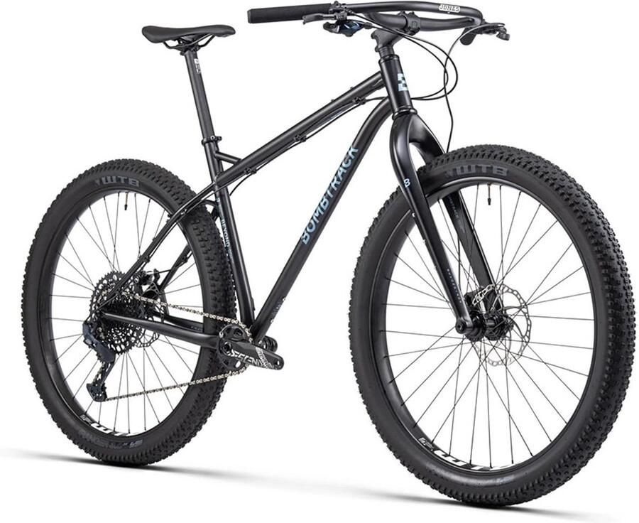 Bombtrack Beyond+ ADV 2025 Mountainbike Offroad Adventure Touring MTB Carbon Vork 29” Trail Bike SRAM GX Eagle 12-speed Bikepacking Hardtail Mat Zwart Maat M