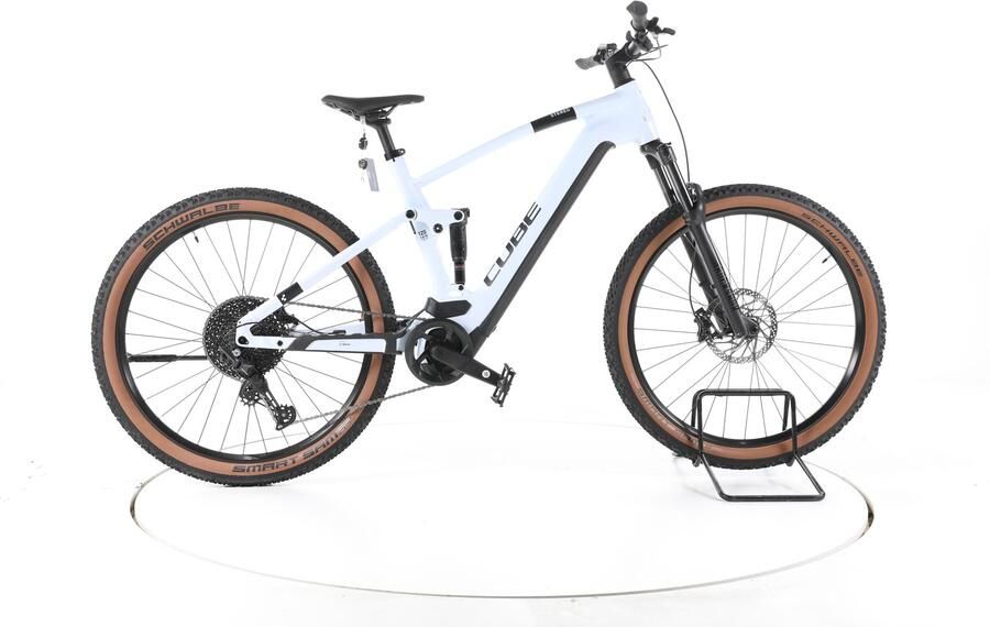 Cube Stereo Hybrid 120 Pro Elektrische full-suspension mountainbike Bosch 29 wit