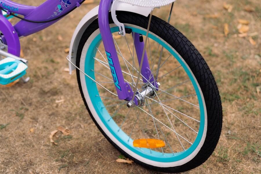 SnelShoppen Huffy Kinderfiets 20 Inch Glanzend Paars voor Meisjes 6-9 Jaar Stoere Fiets met Handrem en Verstelbaar Zadel Perfect voor Avonturen