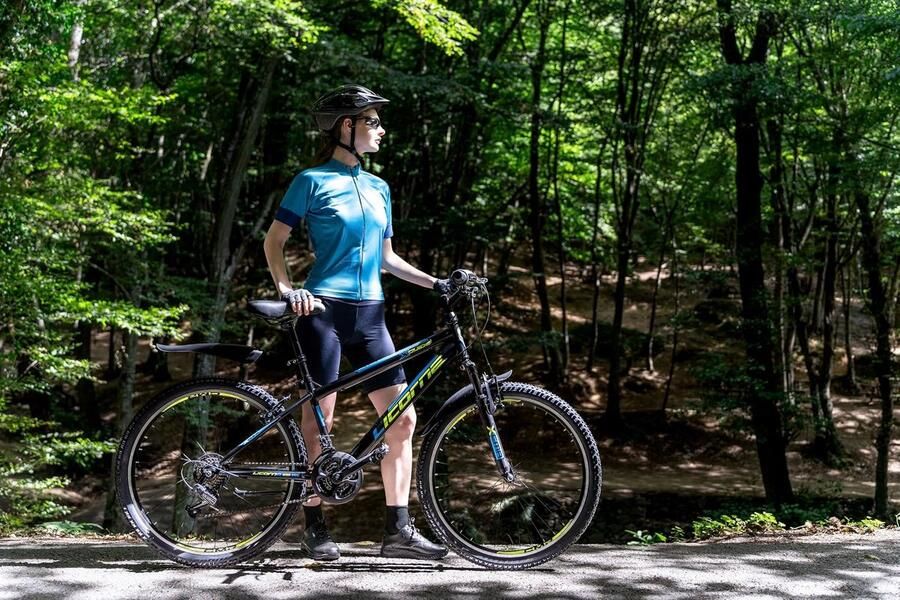SnelShoppen Premium Mountainbike 26 Inch voor en Met Voorvorkvering 21 Versnellingen Stevig Frame Zwart Blauw Limoen Perfect vo