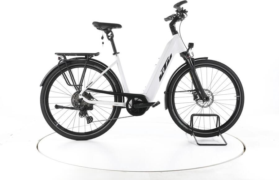 KTM Cento 10 Plus Elektrische trekkingfiets Bosch Accu 750Wh 28 2023 wit Pro