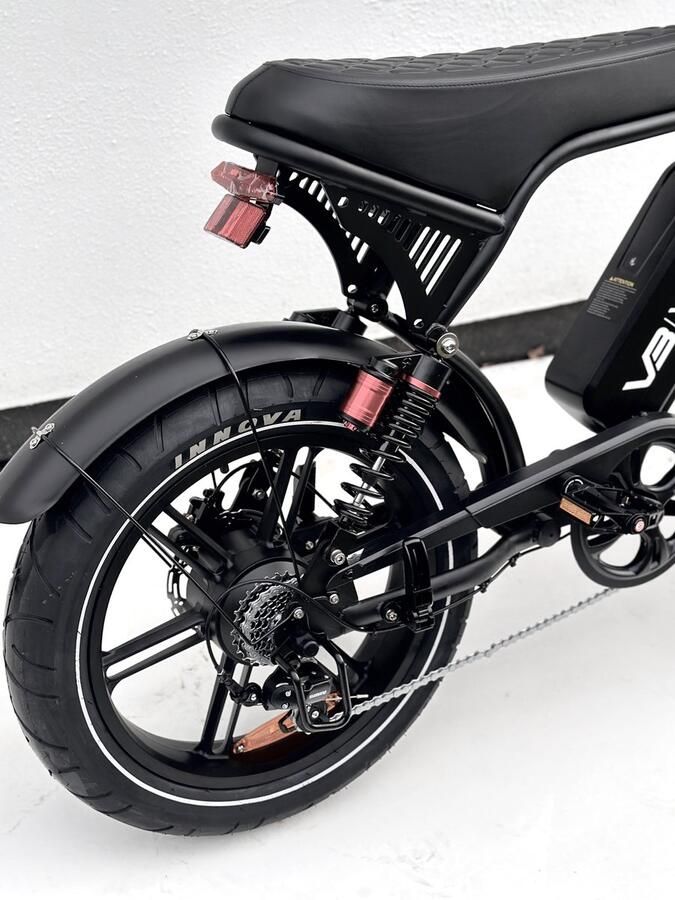 Vilolux Fatbike electrisch Fatbike V8 Ultra Legaal Rijklaar 2 Jaar garantie Hydraulische rem Alarm Groot LCD Display NFC vergrendeling Zwart City banden